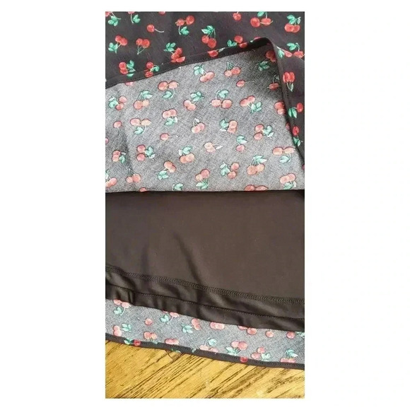 Aeropostale black cherry mini skirt nylon new with tags lots of stretch size XL - Picture 3 of 5